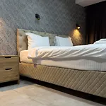 Hotel Hello *
