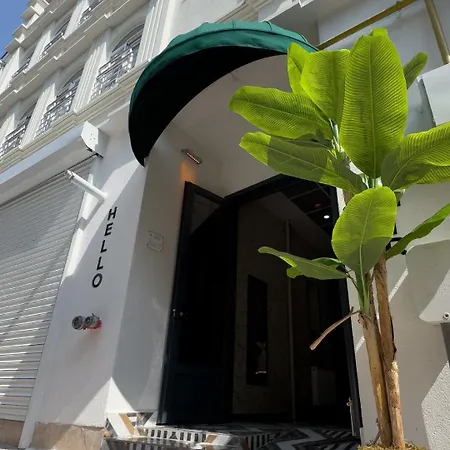 Hotel Hello *